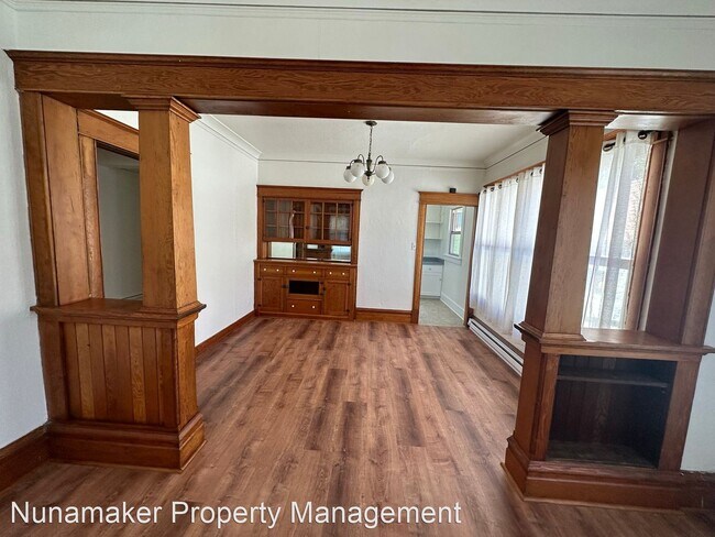 Building Photo - 2 br, 1 bath House - 518 E 9th St