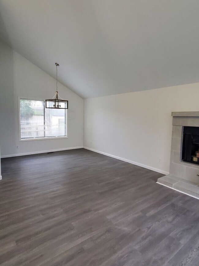 Foto del edificio - 3 bedroom - recently renovated home
