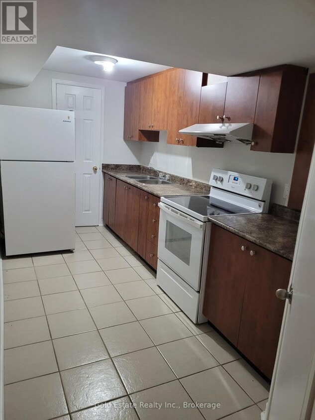 Building Photo - 45 Manett Crescent