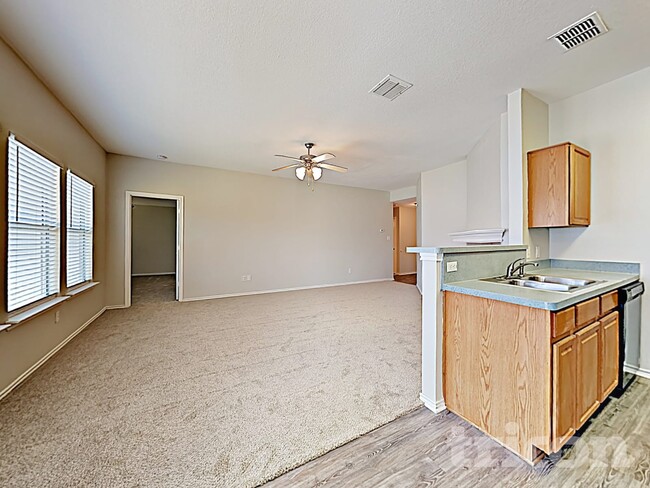 Foto del edificio - 3469 Cayman Dr