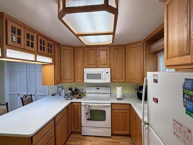 Foto del edificio - 4 bedroom 3 bath with large backyard
