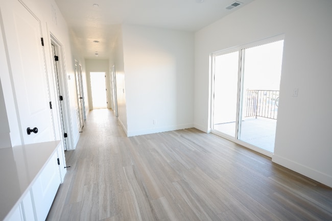 Building Photo - 6051 Silver Birch Ln