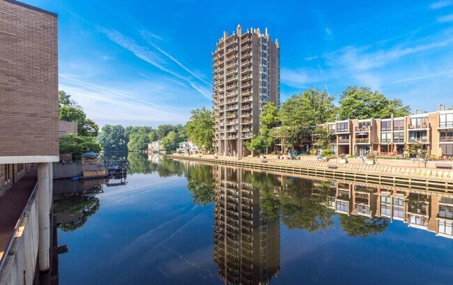 Building Photo - Impeccable 2 Bed 2 Bath Condo With Breatht...