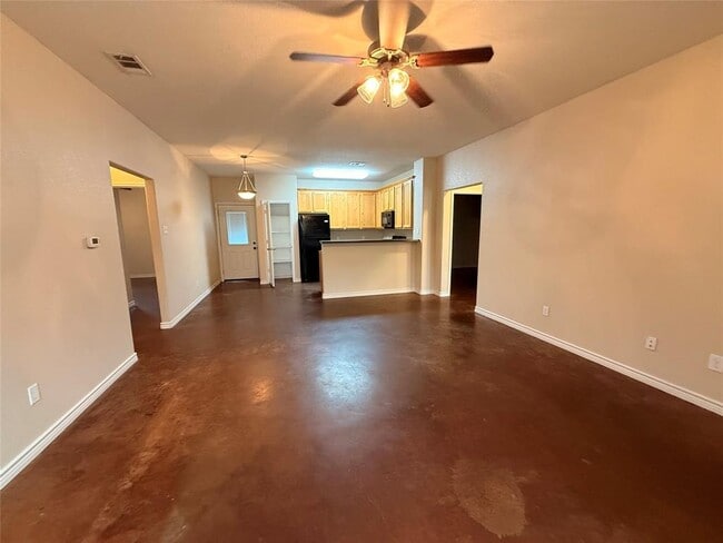 Building Photo - 121 Flat Creek Dr