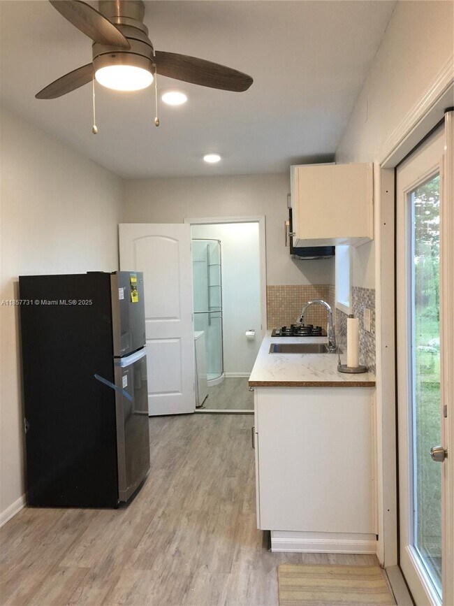 Foto del edificio - 5800 SW 122nd Ave