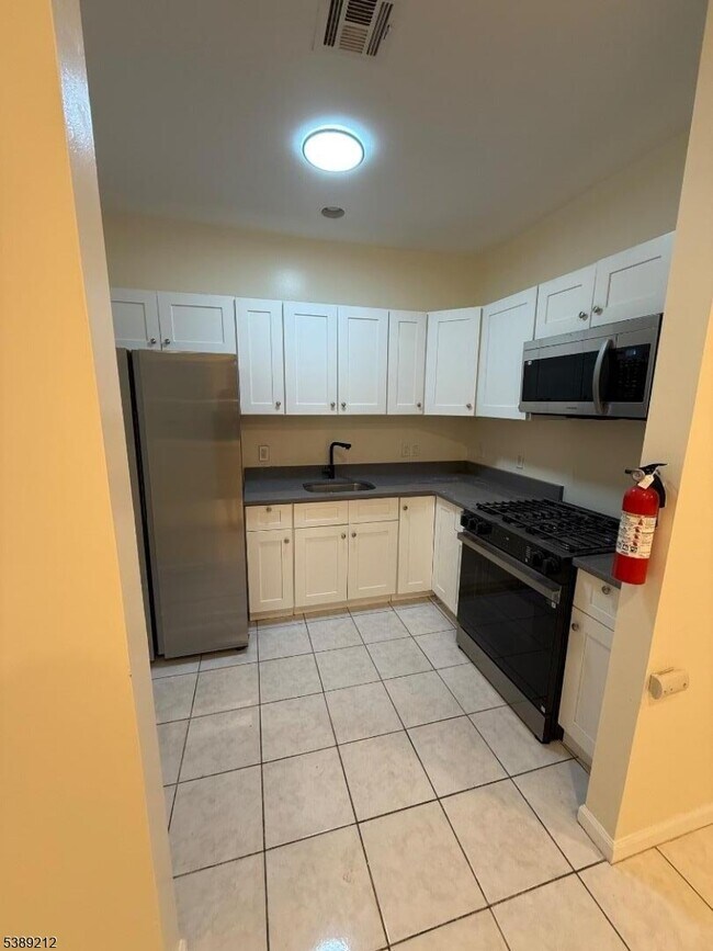 Building Photo - 1878 Springfield Ave