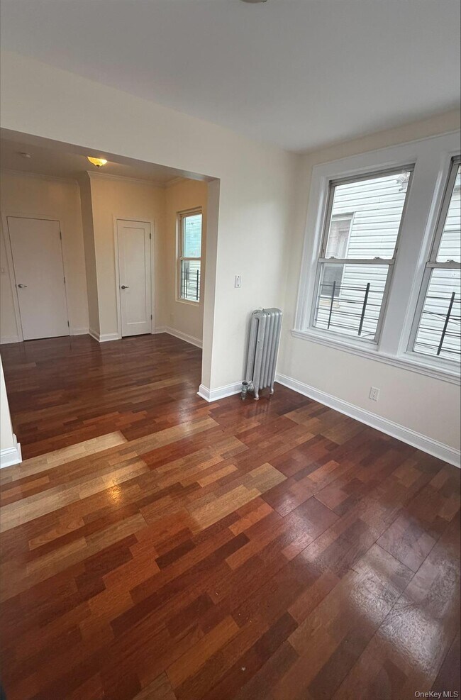 Foto del edificio - 93-47 202nd St