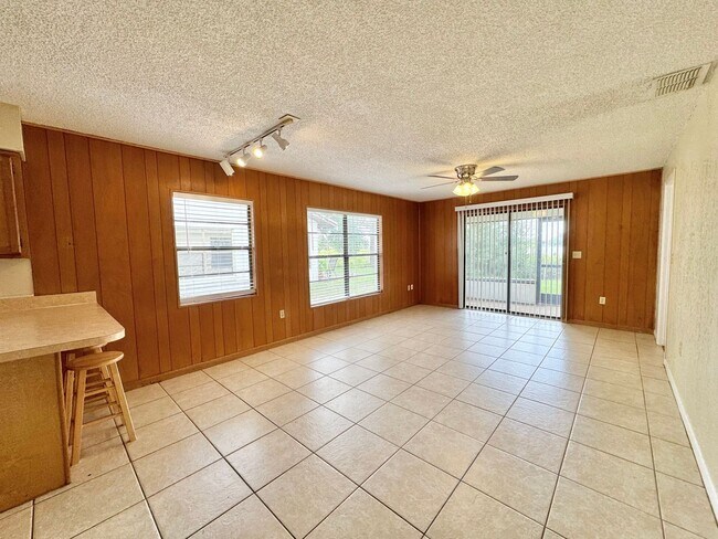Building Photo - 5625 Struthers