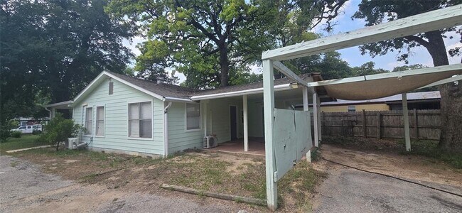 Foto del edificio - 611 Thrasher Ln