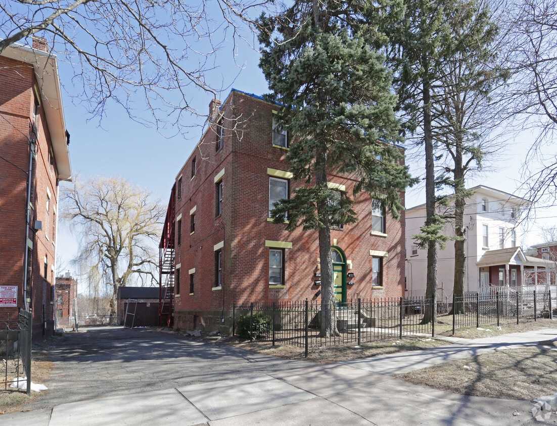 80 Edwards St, Hartford, CT 06120 Apartments in Hartford, CT