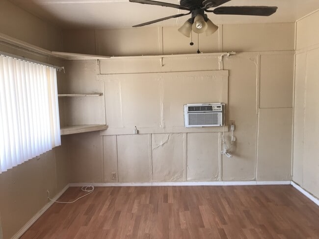 Building Photo - Phoenix 1 Bedroom Unit