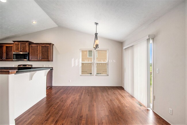 Building Photo - Ranch Townhome in Shadow View