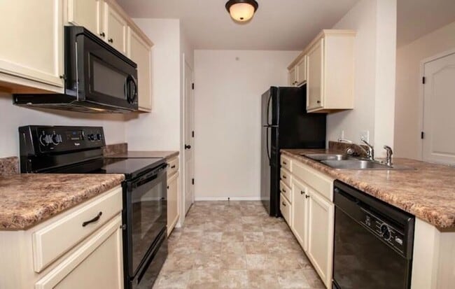 Foto del edificio - Town and Country Village Apartments