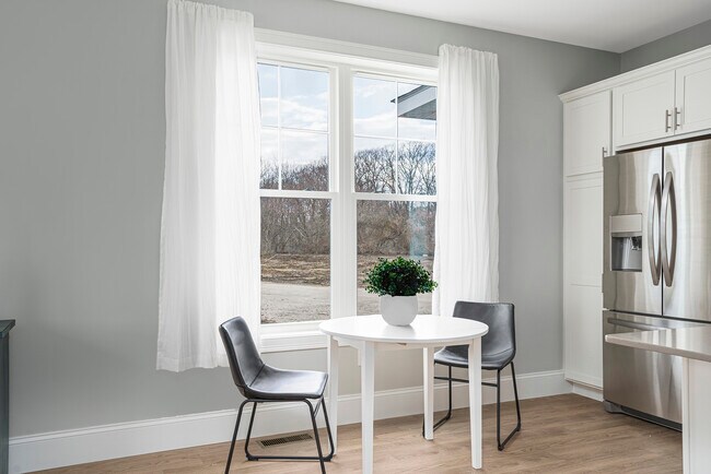 Foto del edificio - 50 Hopkins Ln