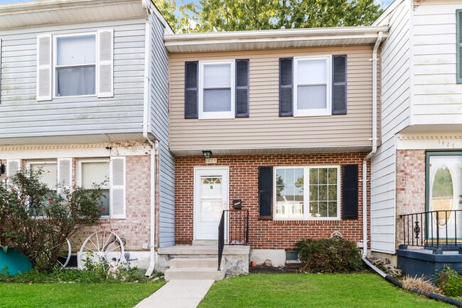 Building Photo - Charming 3 bedroom 1 and a half bath in Ed...