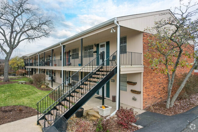 Foto del edificio - Lyn Village
