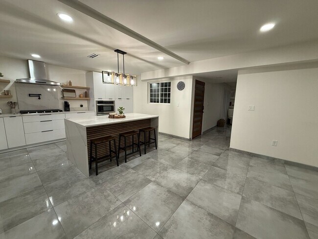 Foto del edificio - 5912 Harvest Hill Rd