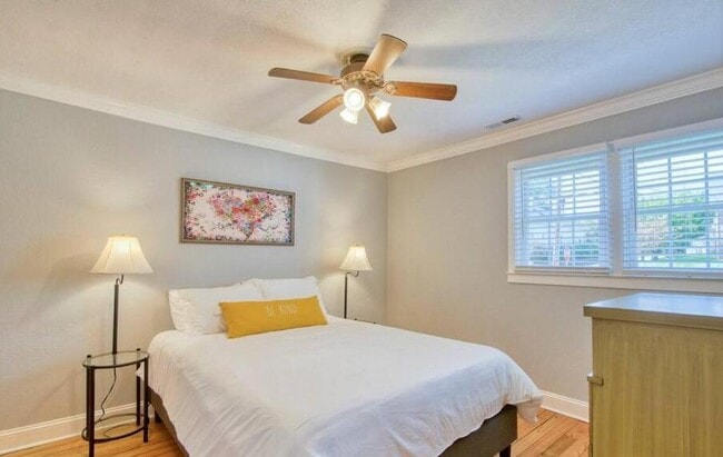 Building Photo - 1321 7th Ave