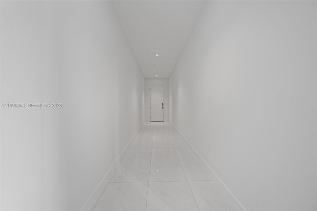 Foto del edificio - 301 Altara Ave