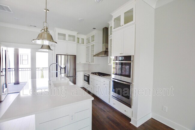 Building Photo - 1523 Hidalgo Dr