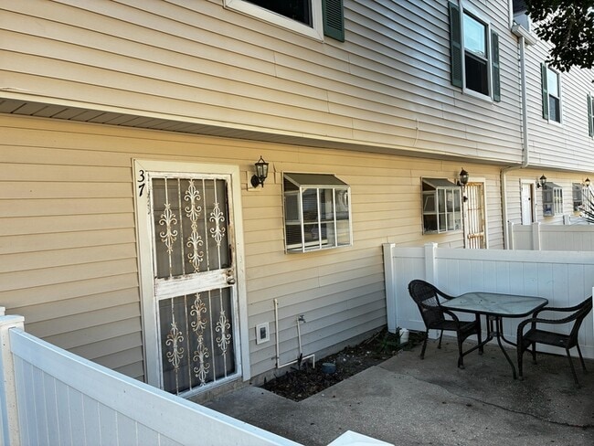 Foto del edificio - 111 E 1st St