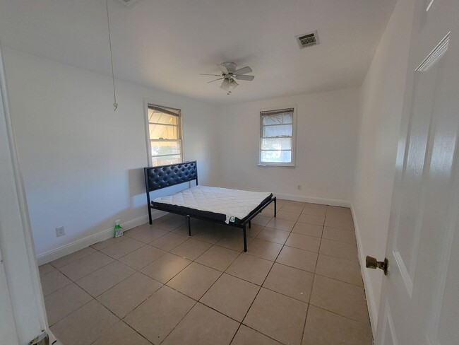 Foto del edificio - 2 Bedroom Duplex in New Orleans