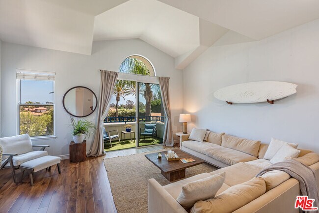 Building Photo - 6451 Zuma View Pl