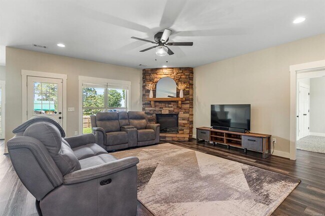 Foto del edificio - 107 Driftwood Ct