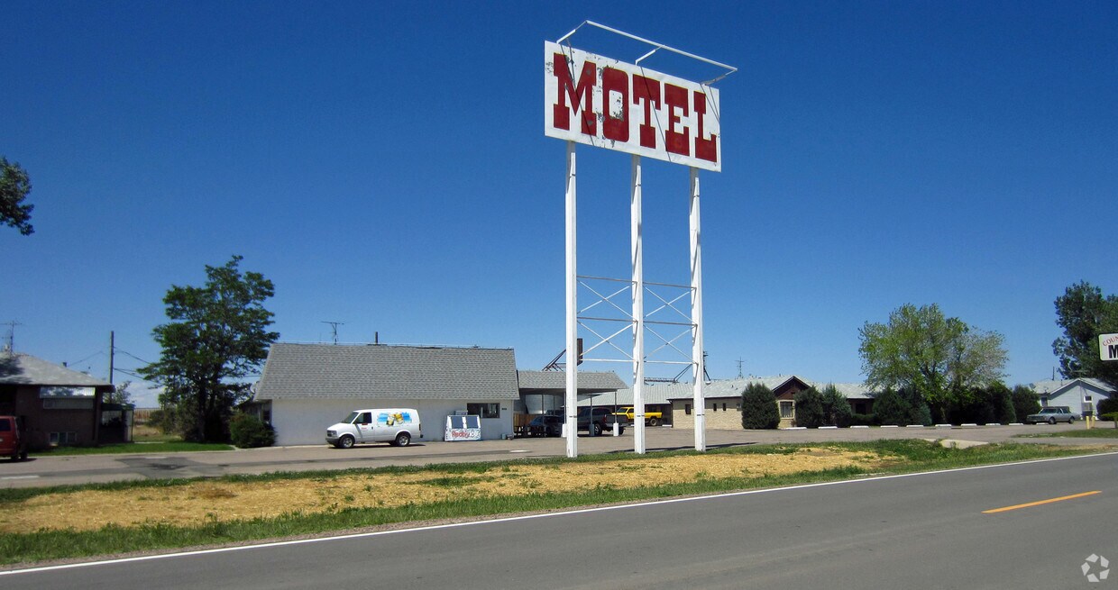Foto del edificio - 32681 E Colfax Ave