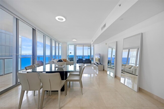 Foto del edificio - 17121 Collins Ave