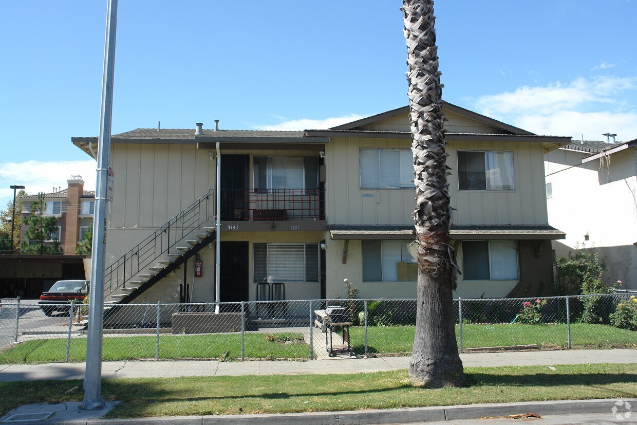 Building Photo - 3141 Pearl Ave