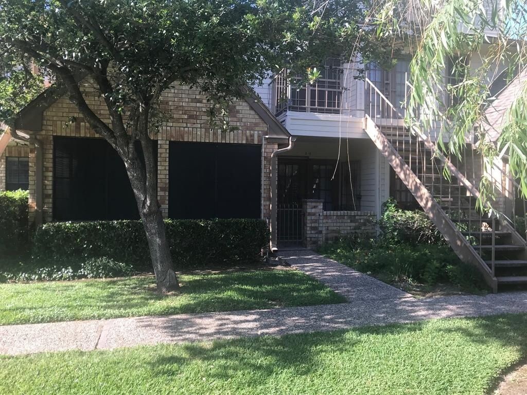 Foto principal - 2425 Holly Hall St