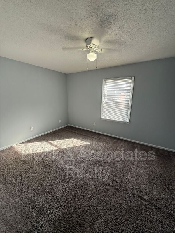 Building Photo - 500 N Church St