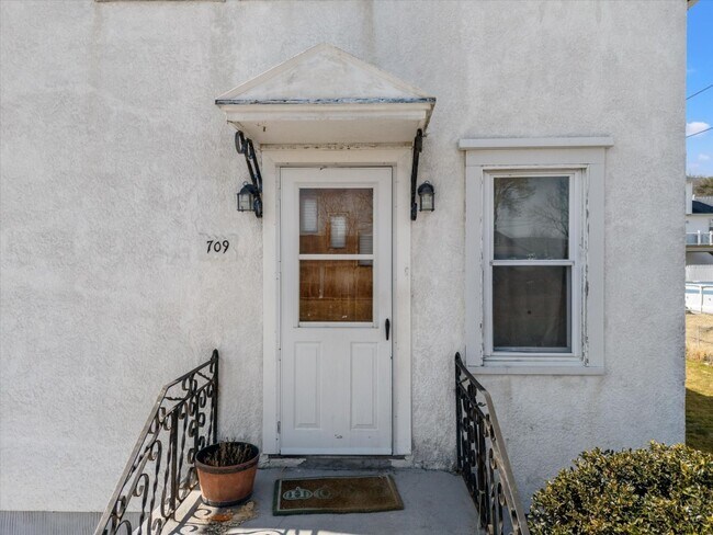 Foto del edificio - 709 Milan Ave