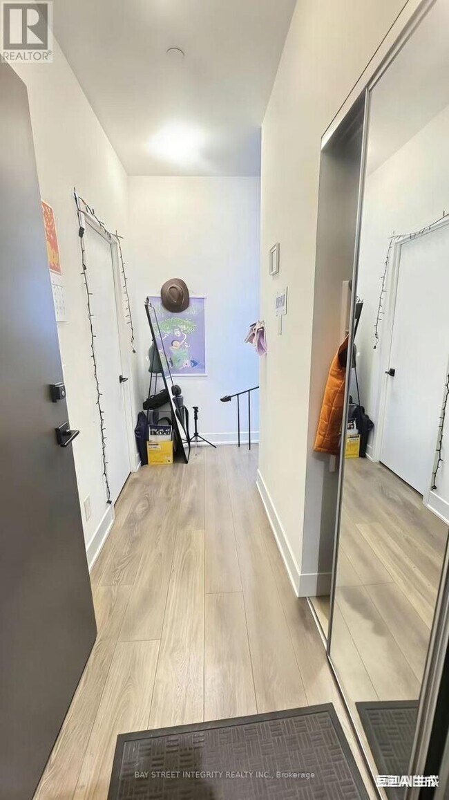 Photo du bâtiment - 2485 Taunton Rd