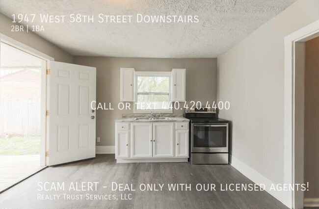 Foto del edificio - Stylish Downtown Living: Updated Downstair...