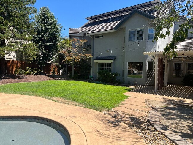 Foto del edificio - Beautiful home in Granite Bay