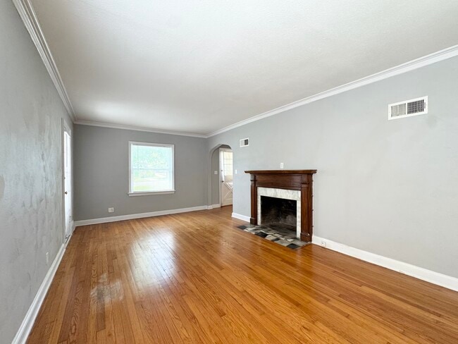 Building Photo - 738 E Meyer Blvd
