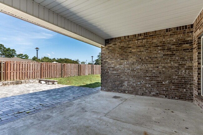 Foto del edificio - 303 Merlin Ct