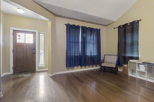 Building Photo - Beautifully updated home in a peaceful Geo...