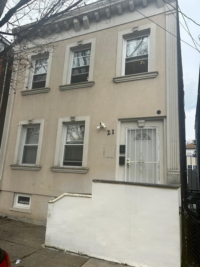 Building Photo - 21 Tillinghast St