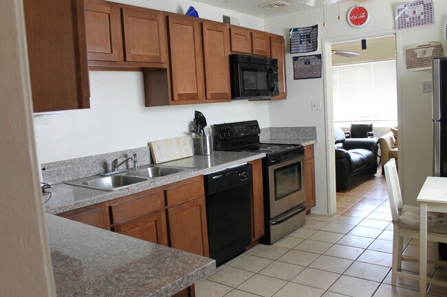 Foto del edificio - 1328 E Lee St