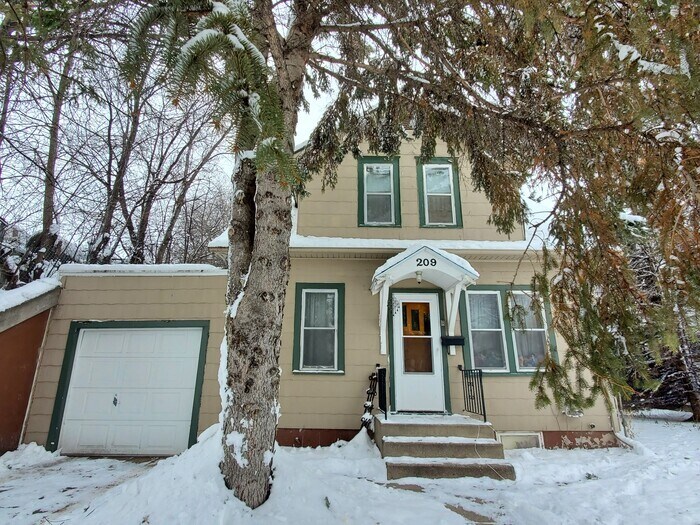 209 Maple St, Crookston, MN 56716 House Rental in Crookston, MN