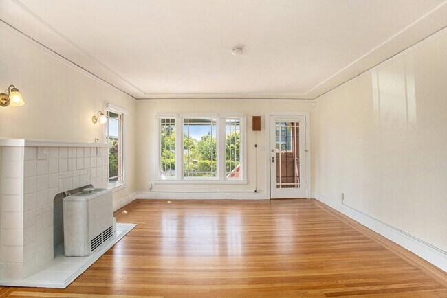 Building Photo - 5018 Shafter Ave - 1 bedroom | 1 bath | Du...