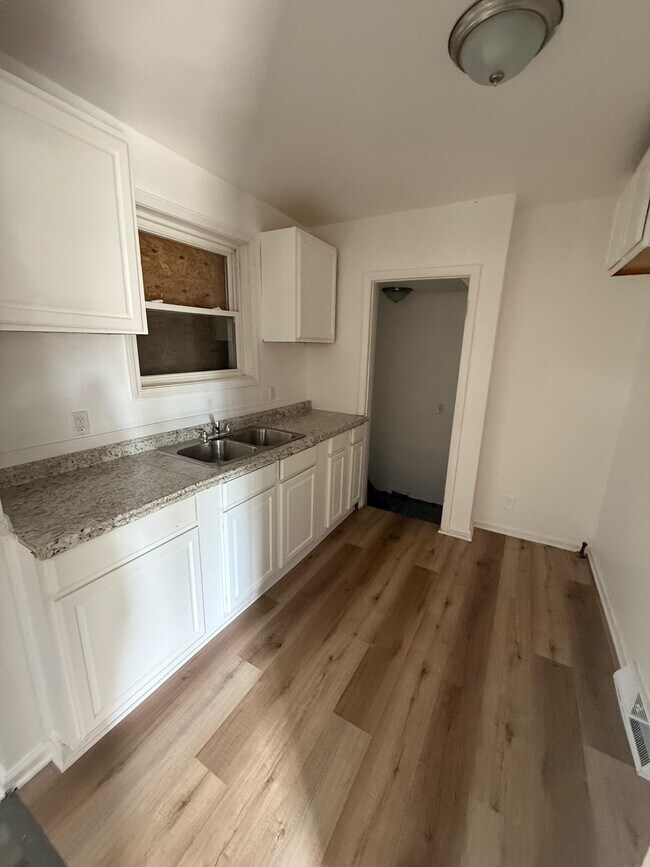 Foto del edificio - 14295 Wade St