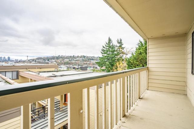 Building Photo - 2 bedroom in Seattle WA 98103