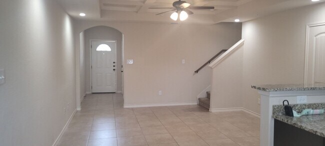 Foto del edificio - Great 3 Bed 2.5 Bath Quadplex Unit near Ju...