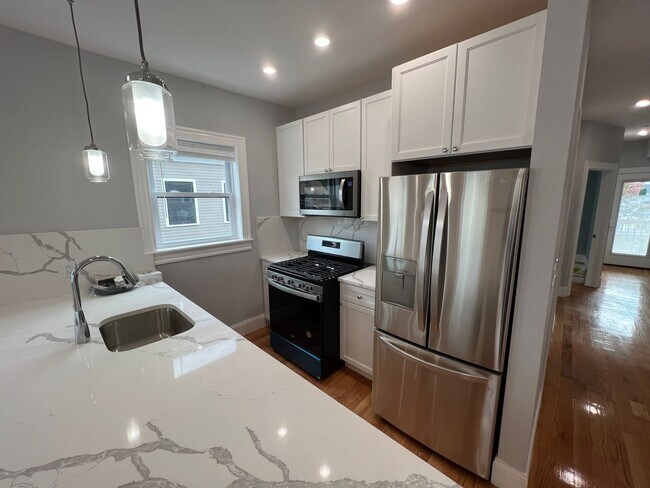 Building Photo - 29 Alpine St