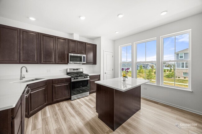 Foto del edificio - Brand-New End-Unit Townhome w/ Pond Views – Keller Farm, Plainfield!