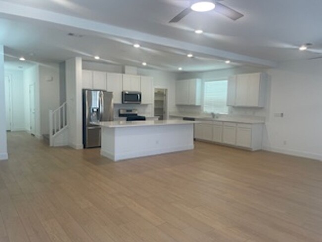 Foto del edificio - BRAND NEW 4 BEDROOM PULTE HOME